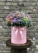 Цветочная композиция из Гипсофила и Розы в шляпной коробке в Али-Бердуковском