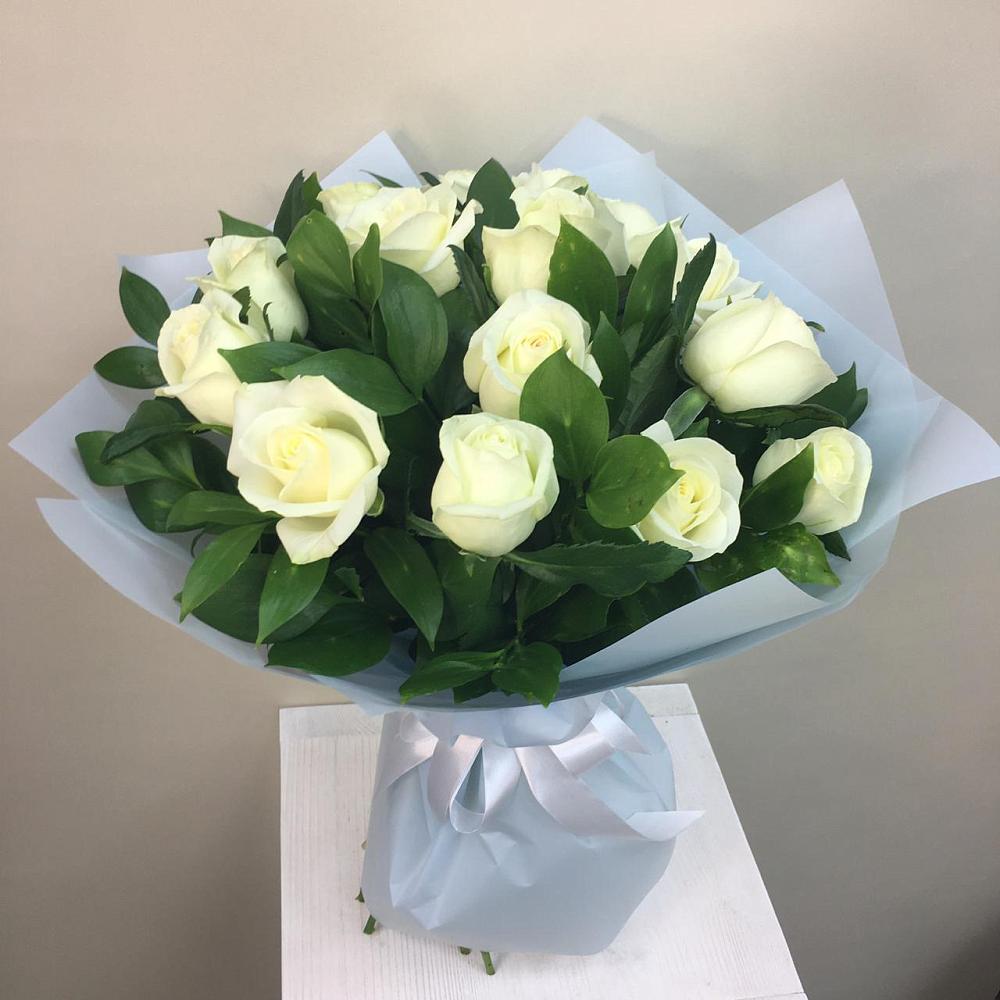 Букет 15 Белых роз Проуд в Али-Бердуковском
