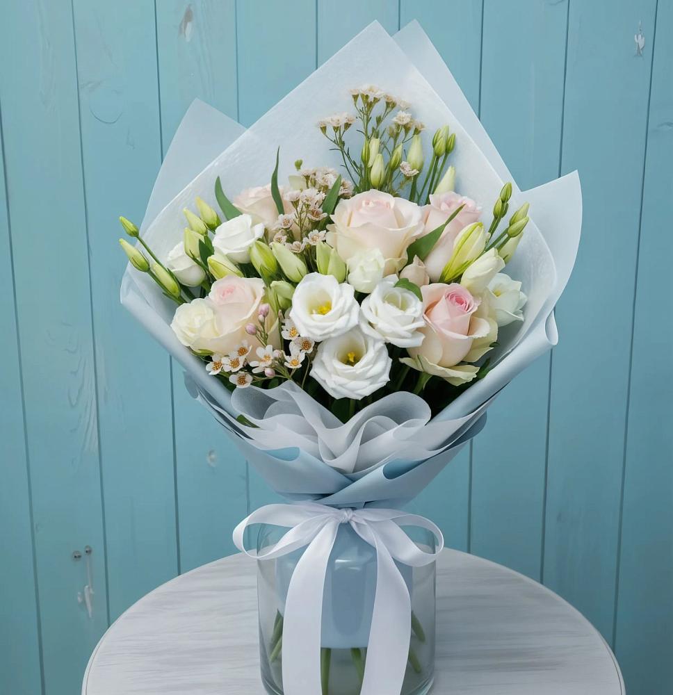 Букет цветов из: Розы и Лизиантусы в Али-Бердуковском