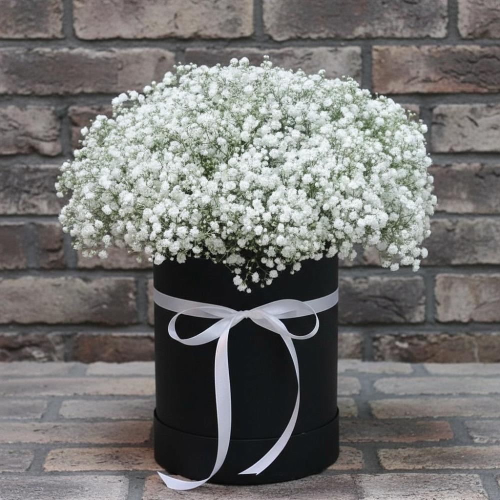 Цветочная композиция из Гипсофила в шляпной коробке в Али-Бердуковском