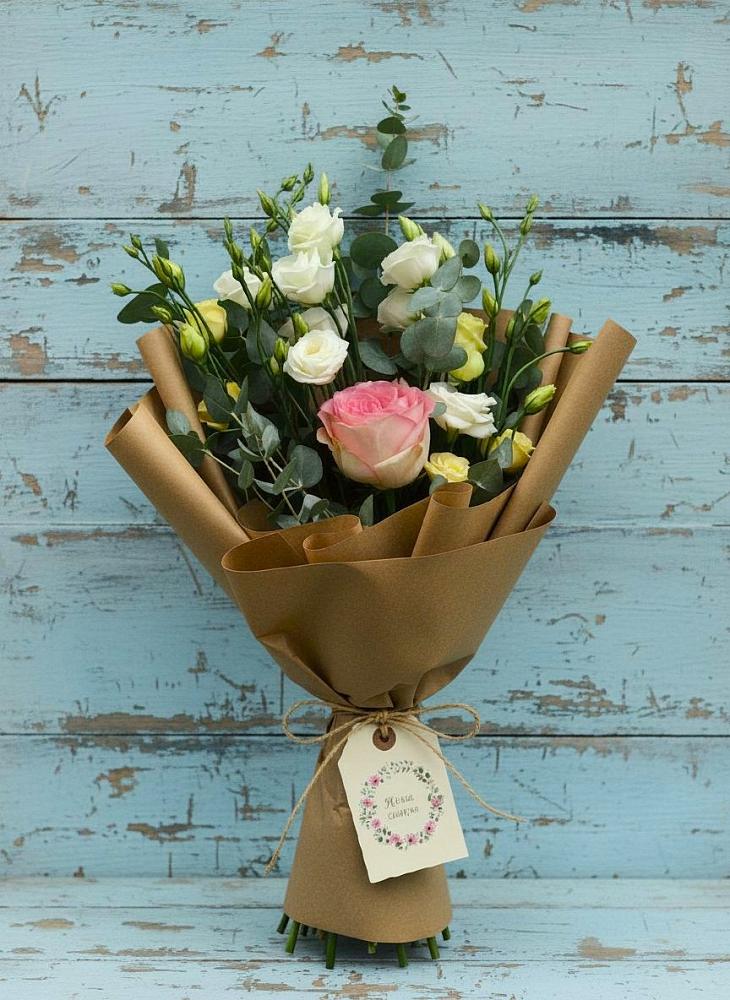 Букет цветов из: Розы и Лизиантусы в Али-Бердуковском