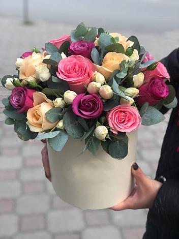 Цветочная композиция из Розы в шляпной коробке в Али-Бердуковском