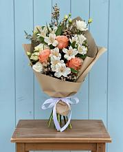 Букет цветов из:  Альстромерии, Лизиантусы, Розы и Хризантемы в Али-Бердуковском
