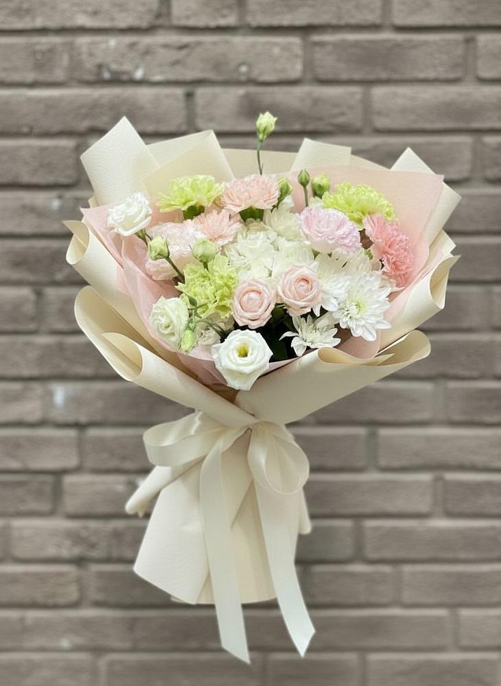 Букет цветов из: Гвоздики, Розы, Лизиантусы и Хризантемы в Али-Бердуковском