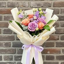 Букет цветов из:  Лизиантусы и Розы в Али-Бердуковском