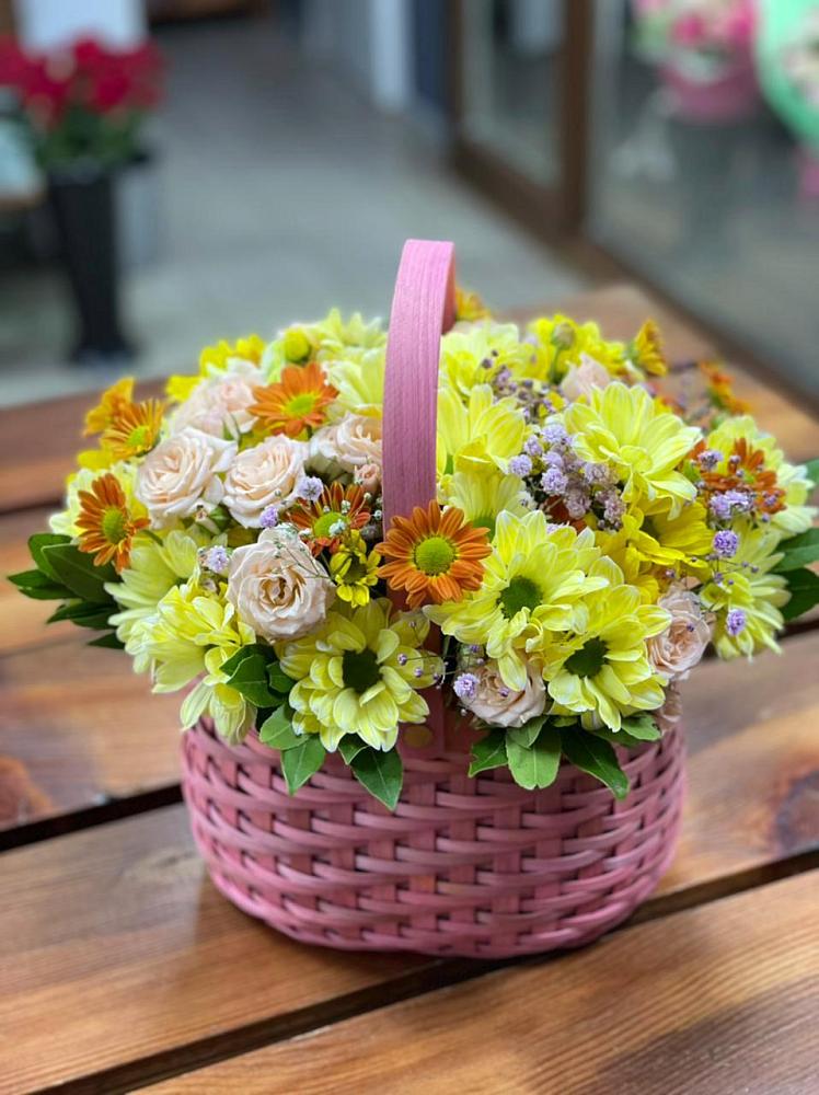 Цветочная композиция из Хризантемы и Розы в корзине в Али-Бердуковском