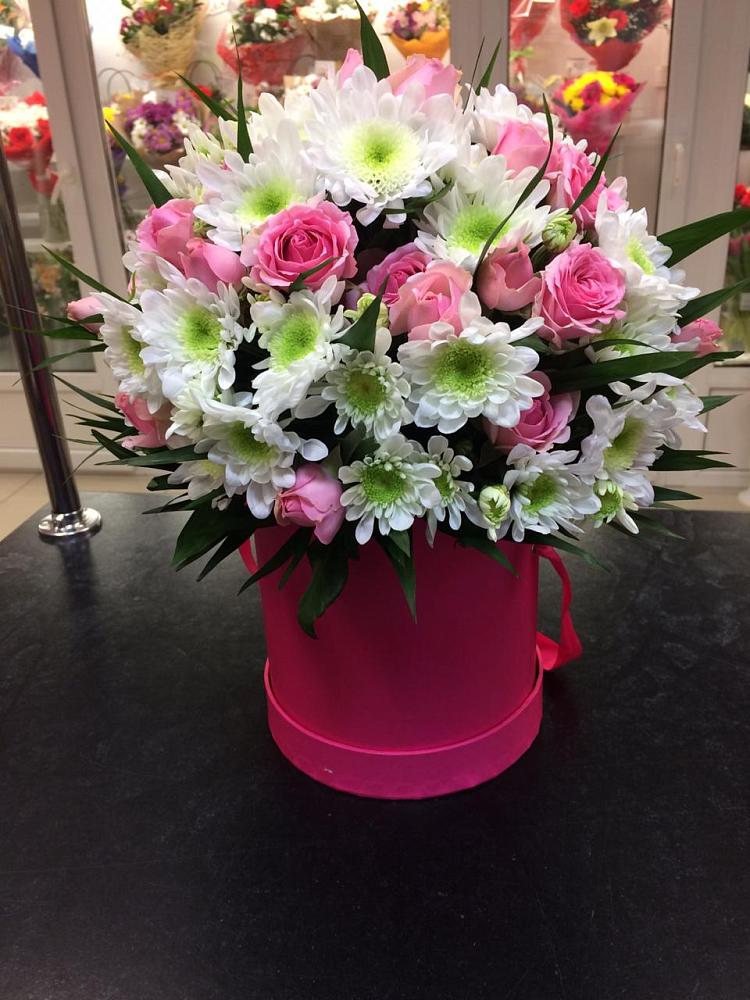 Цветочная композиция из Розы и Хризантемы в шляпной коробке в Али-Бердуковском